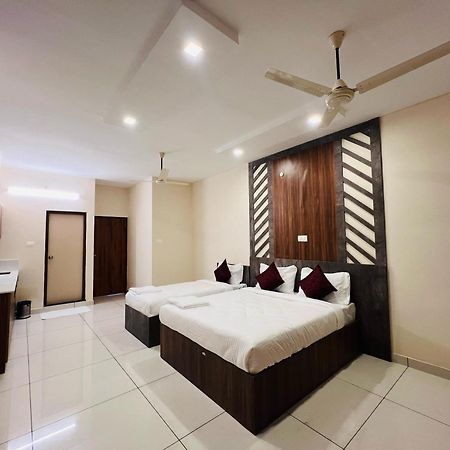 Gypsy Hotel Cusat Kochi Bagian luar foto
