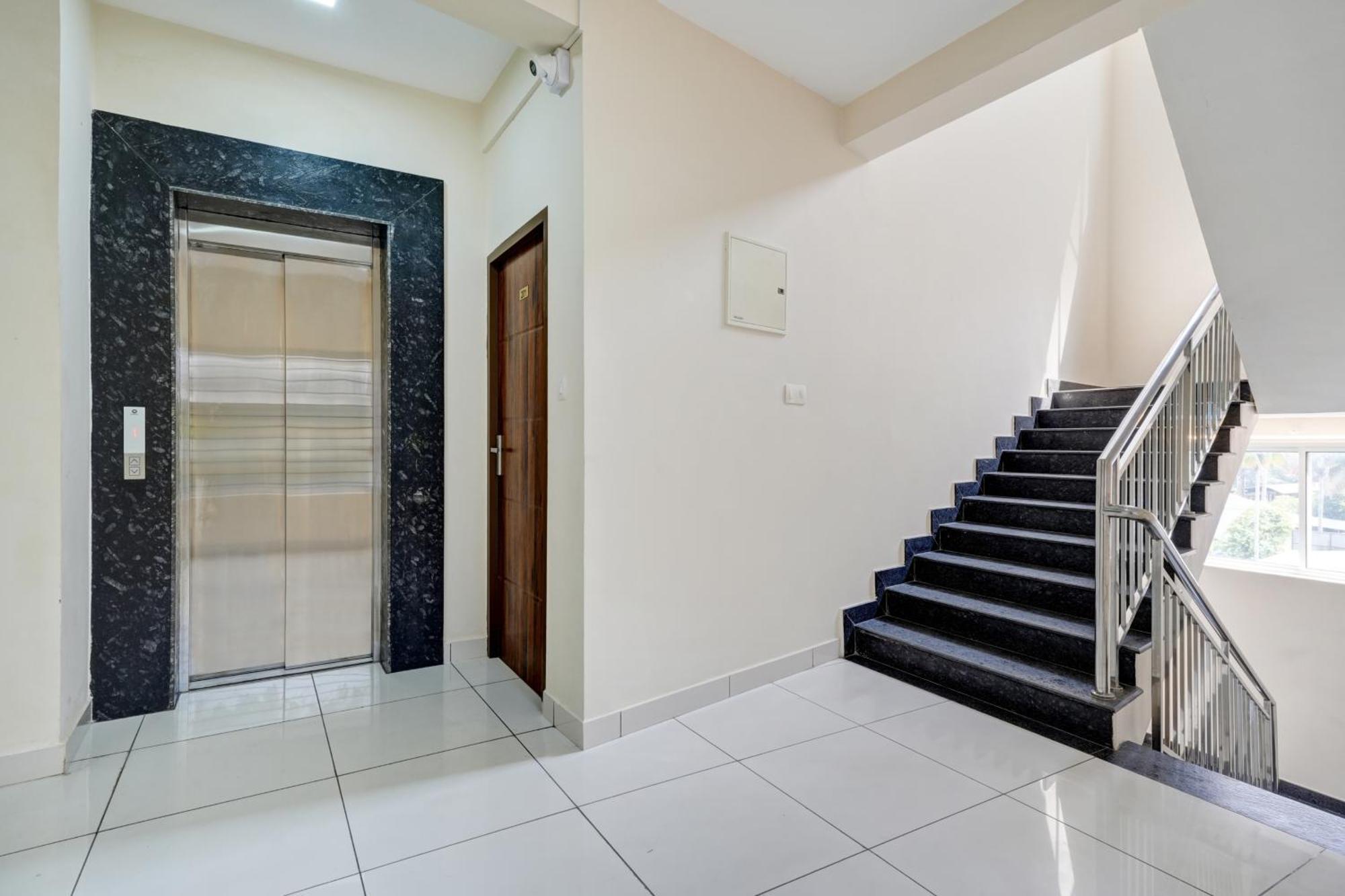 Gypsy Hotel Cusat Kochi Bagian luar foto