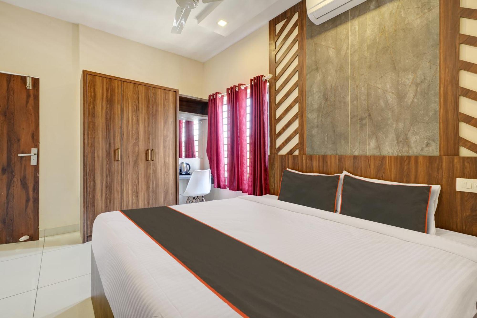 Gypsy Hotel Cusat Kochi Bagian luar foto