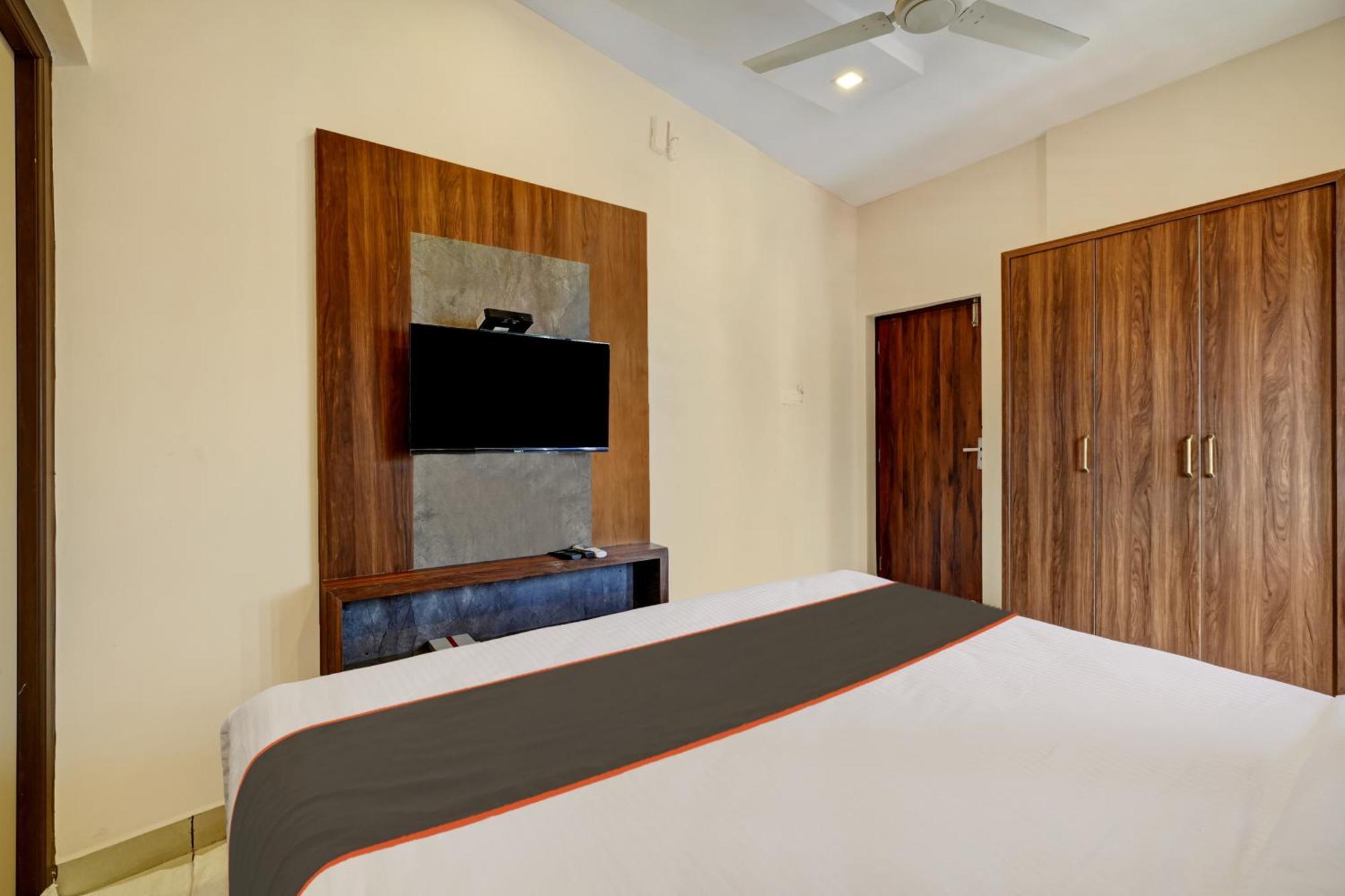 Gypsy Hotel Cusat Kochi Bagian luar foto