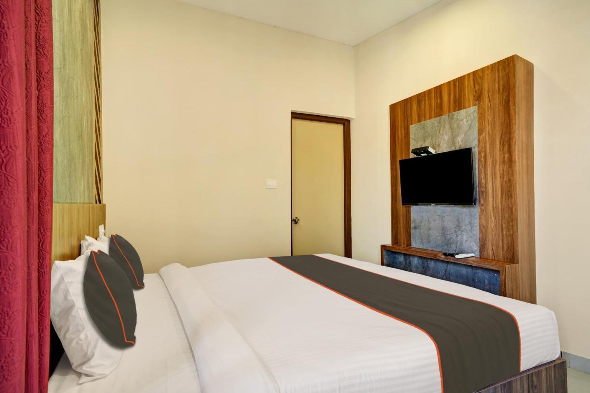 Gypsy Hotel Cusat Kochi Bagian luar foto