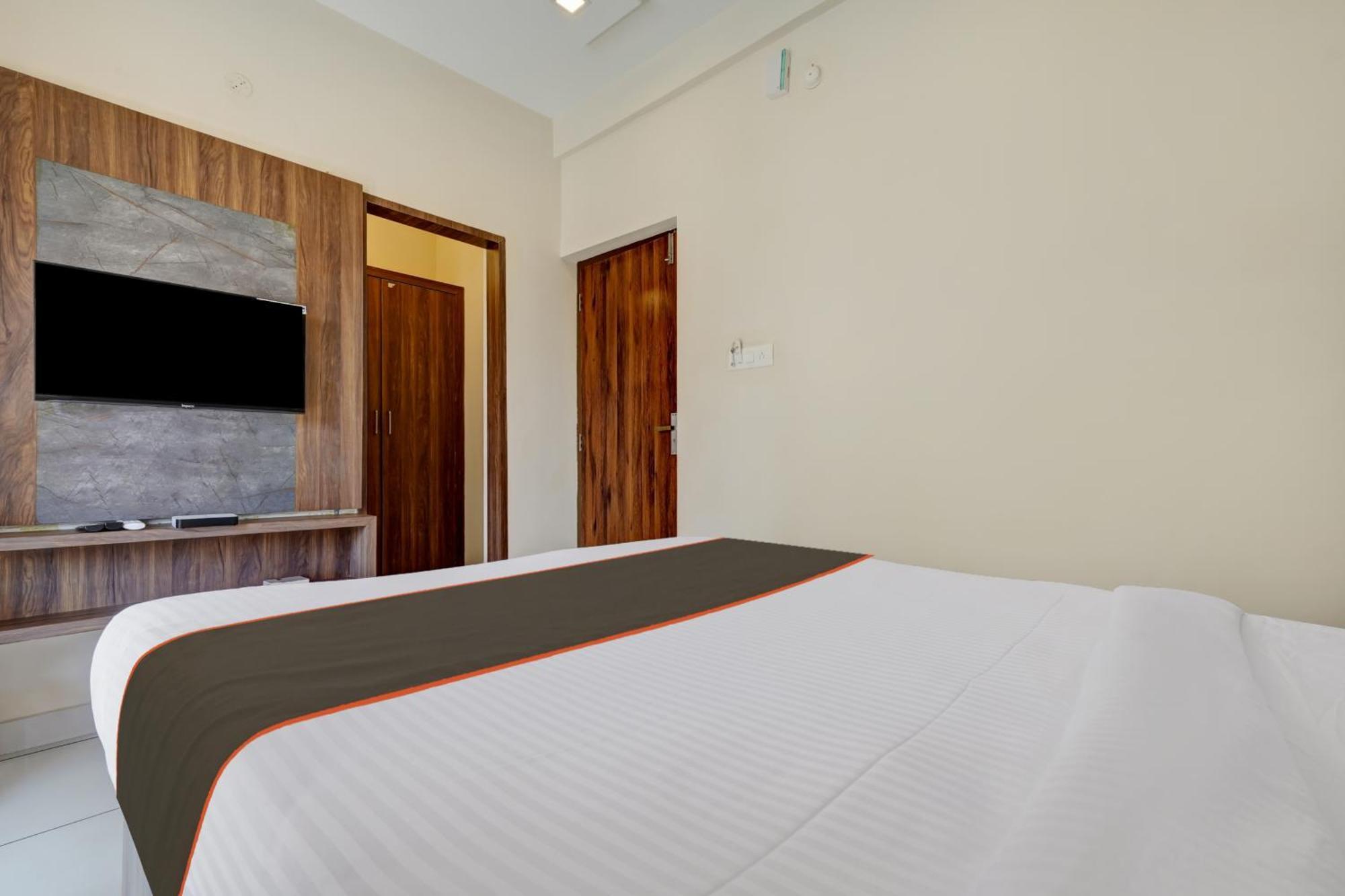 Gypsy Hotel Cusat Kochi Bagian luar foto