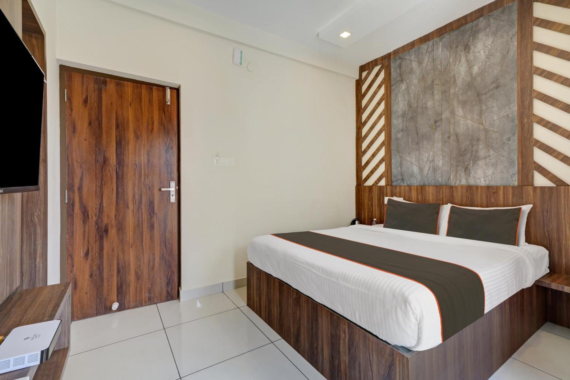 Gypsy Hotel Cusat Kochi Bagian luar foto
