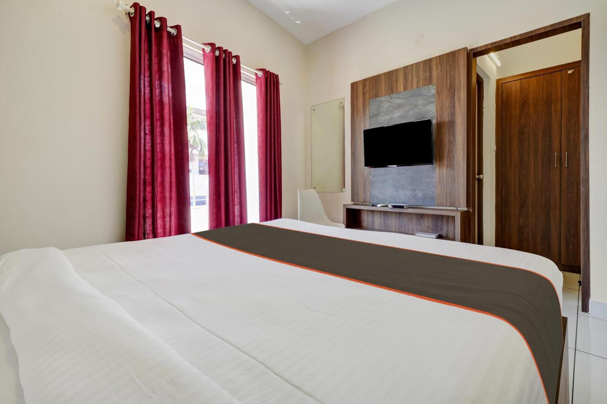 Gypsy Hotel Cusat Kochi Bagian luar foto