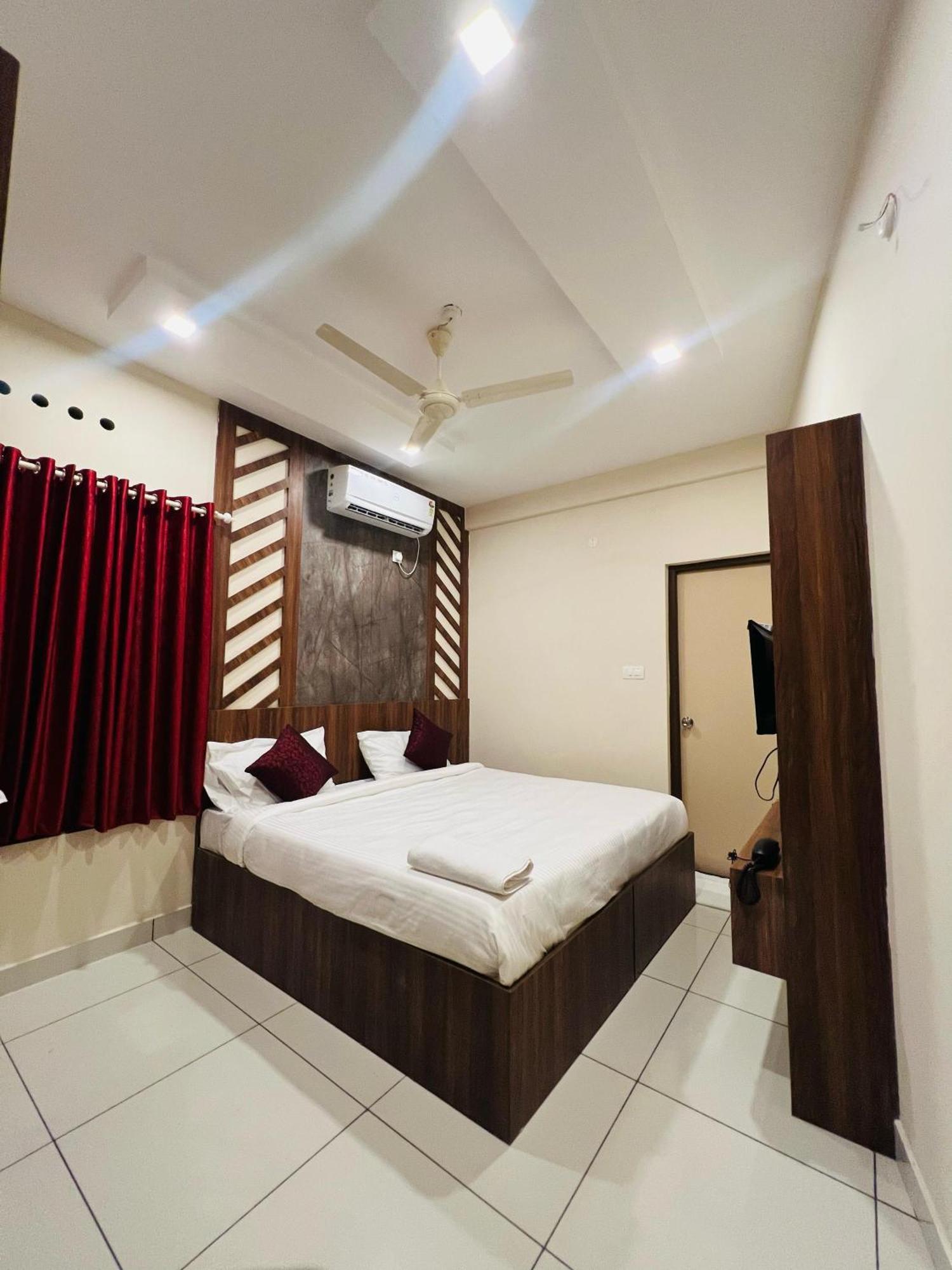 Gypsy Hotel Cusat Kochi Bagian luar foto