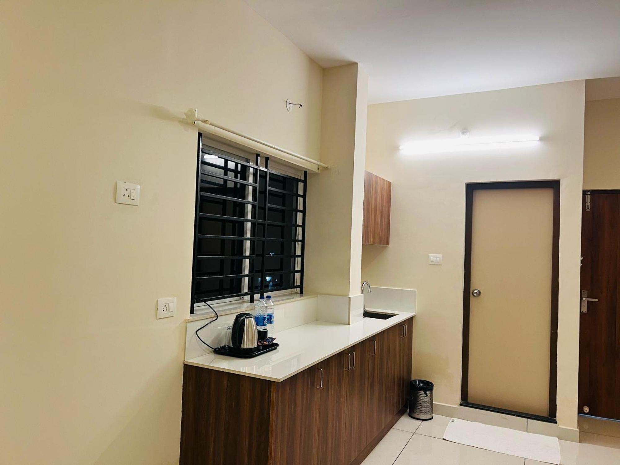 Gypsy Hotel Cusat Kochi Bagian luar foto
