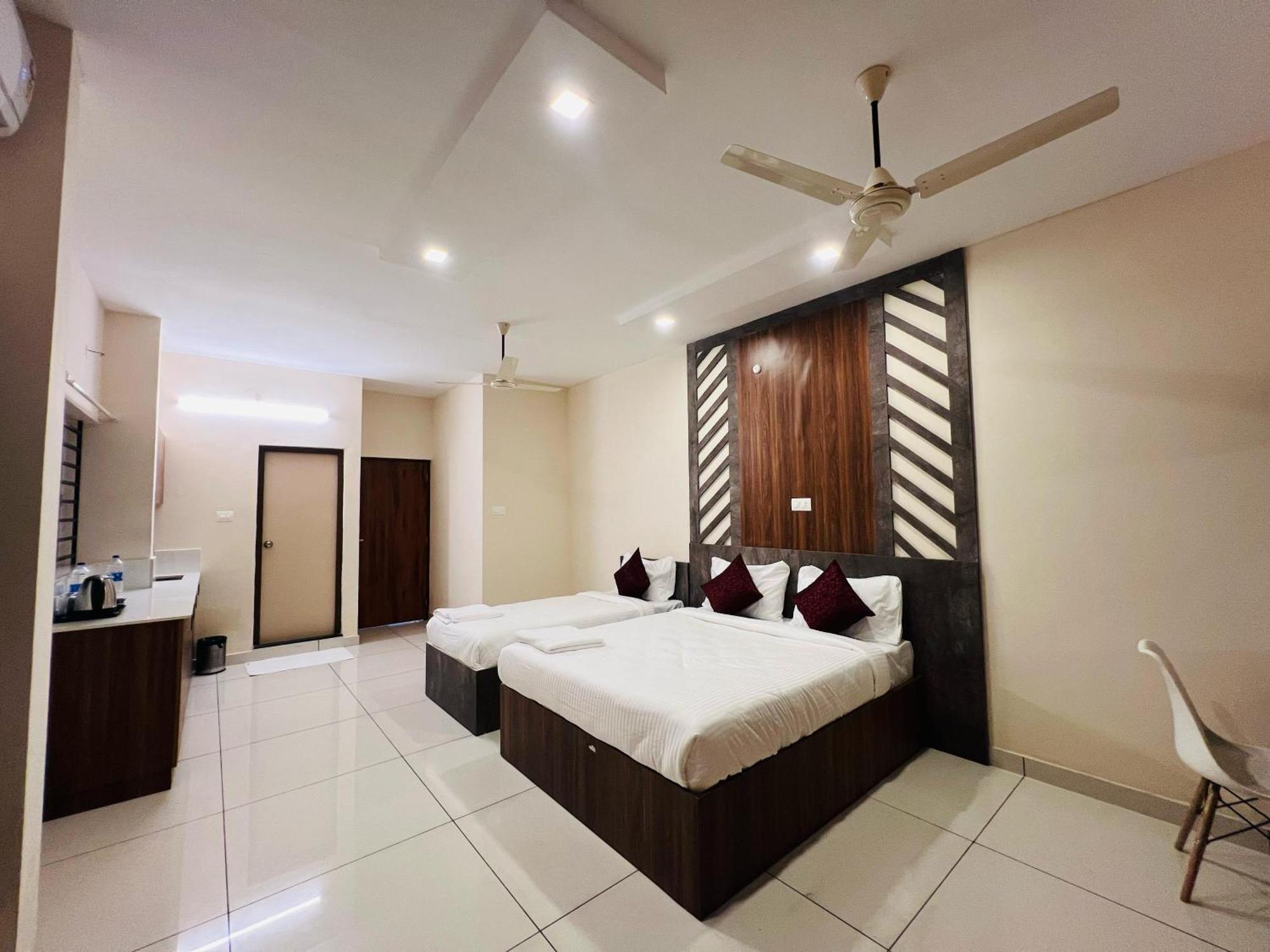 Gypsy Hotel Cusat Kochi Bagian luar foto