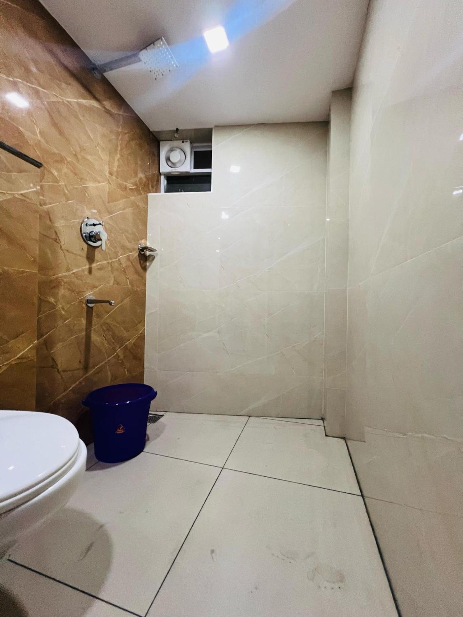 Gypsy Hotel Cusat Kochi Bagian luar foto