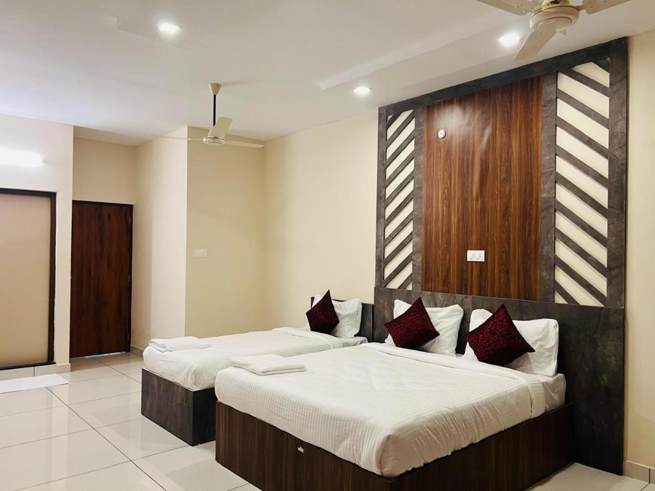 Gypsy Hotel Cusat Kochi Bagian luar foto