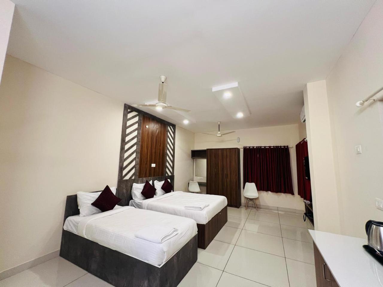 Gypsy Hotel Cusat Kochi Bagian luar foto