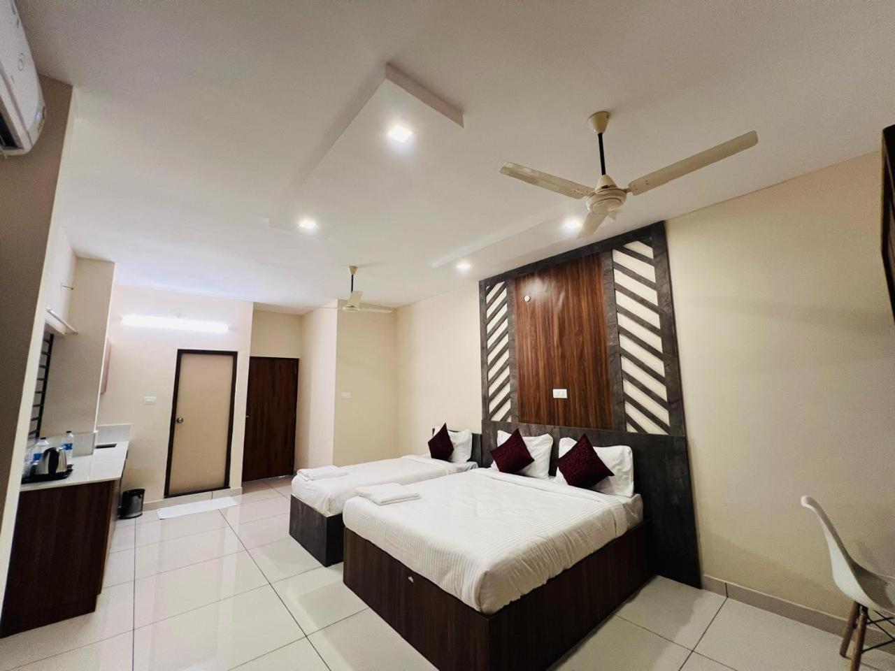 Gypsy Hotel Cusat Kochi Bagian luar foto